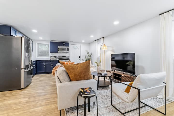 Stylish Retreat Near Caromont | Cozy Porch - 達拉斯
