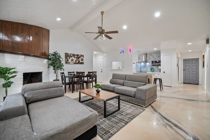 Htx Central Retreat | Sleep 14 | Pool Table+arcade - Sugar Land, TX