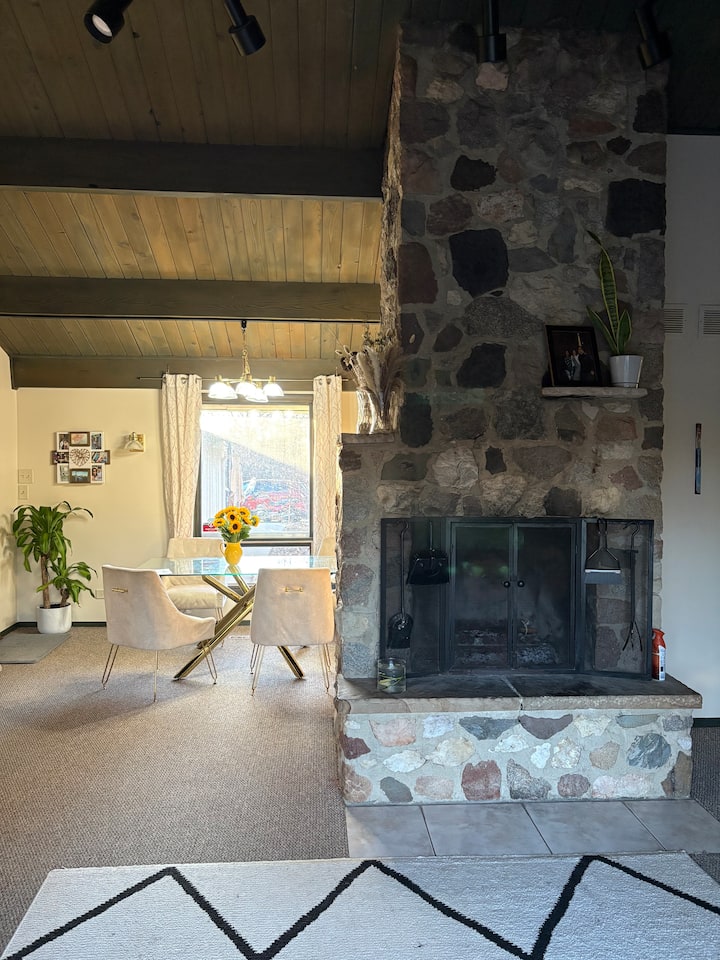 Cozy Room By Lakes & Forest In North Barrington - Barrington, IL