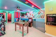 Close to the parks! 5bd/4ba home & pool in resort