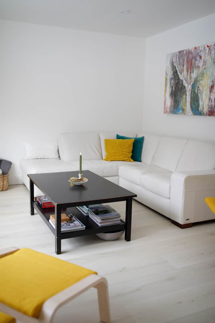 Beach House • Private Yard • Near Beach • Sleeps 7 - Simcoe