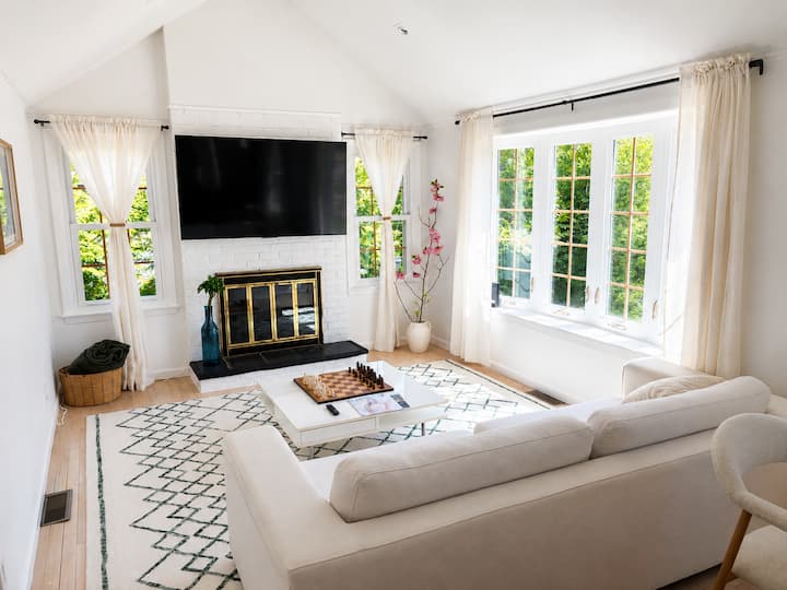 Walk To Beach! Hamptons Cottage W/ Hot Tub & Pool - The Hamptons, NY