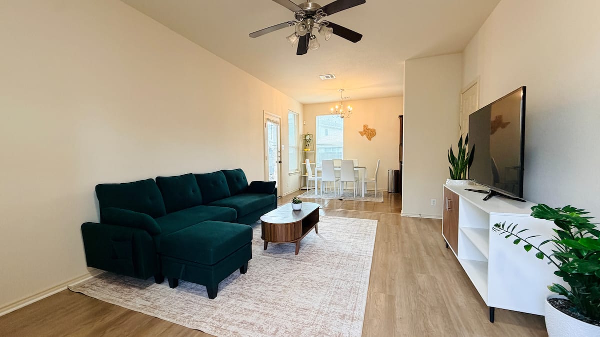 Black & White Room — Tech Ridge, North Austin — Masaya Hospitality