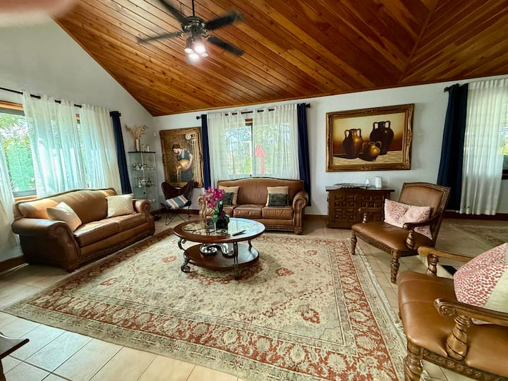 Spacious Tropical Retreat | 4br | Sleeps 12 - Homestead, FL