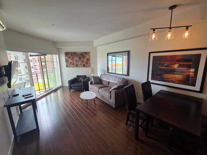 Top Floor Modern Condo Spectacular Views! - West Kelowna