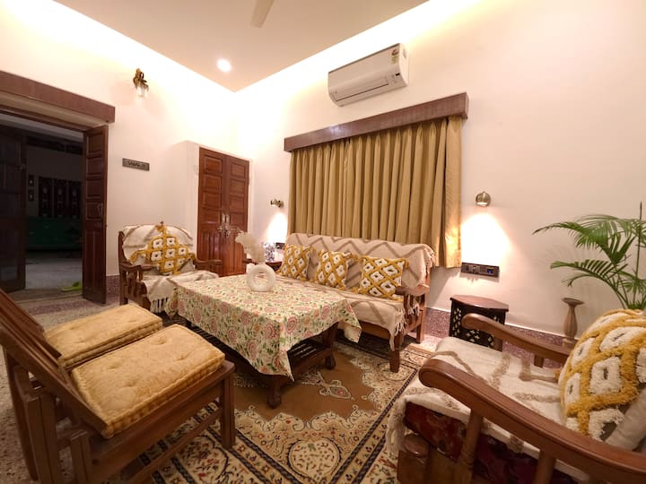 The Bloom Balconies: Cozy Living Above. - Jaipur