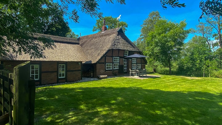 1870 Thatched Cottage With Sauna At Jade Bay - Stadland