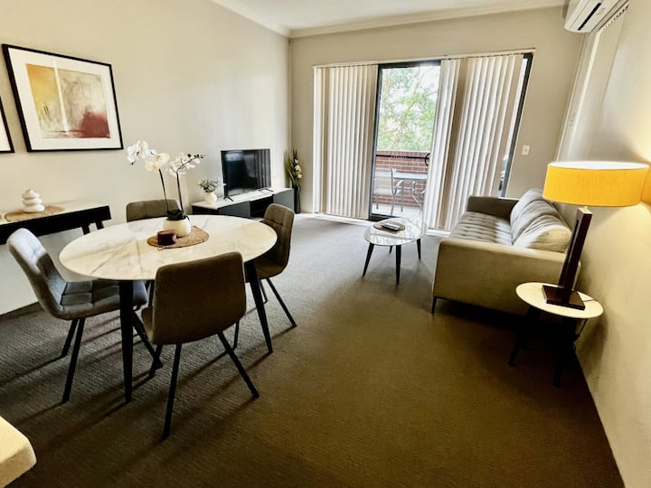 Modern 1br Apartment | Walk To Dining & Transport - パラマタ