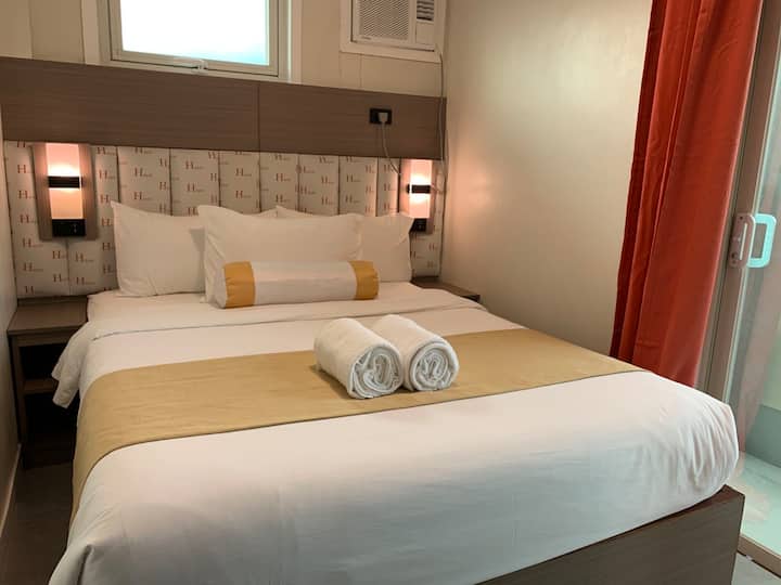 2br W/balcony +Infinity Pool +Gym Condo At Busay - Cebu City