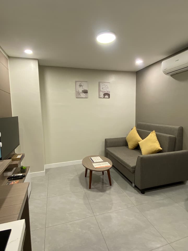 2br W/balcony +Infinity Pool +Gym Condo At Busay - Cebu