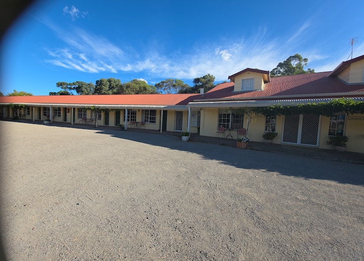 Twin Room In Motel Stay (2 Single Beds -2 Guests) - Binalong