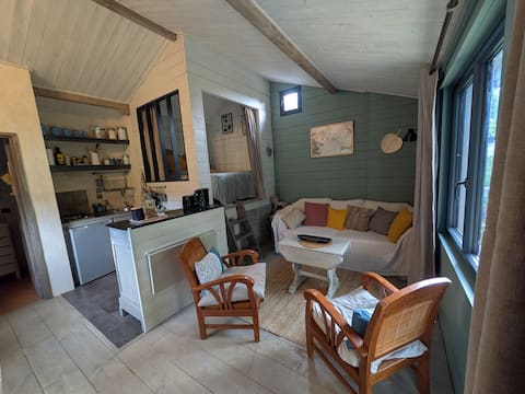 Propriété Airbnb réussie: Cozy little house in a green setting. à Yvelines