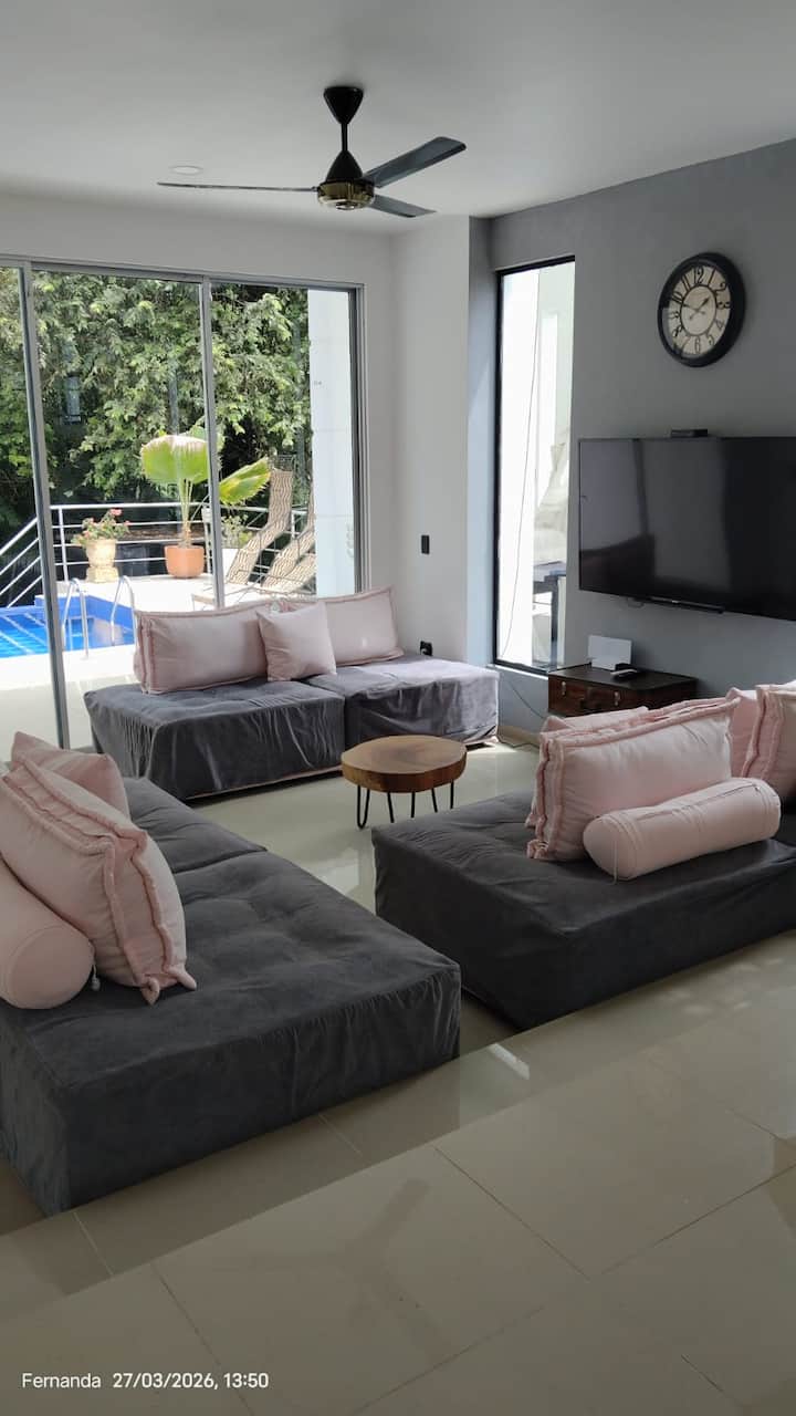 Casa De Lujo Con Piscina Privada | 12 Huéspedes - Melgar