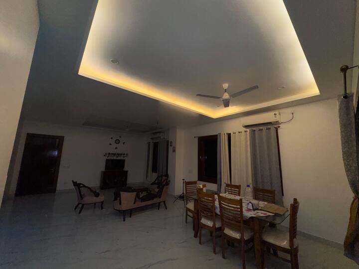 Dining area image 1