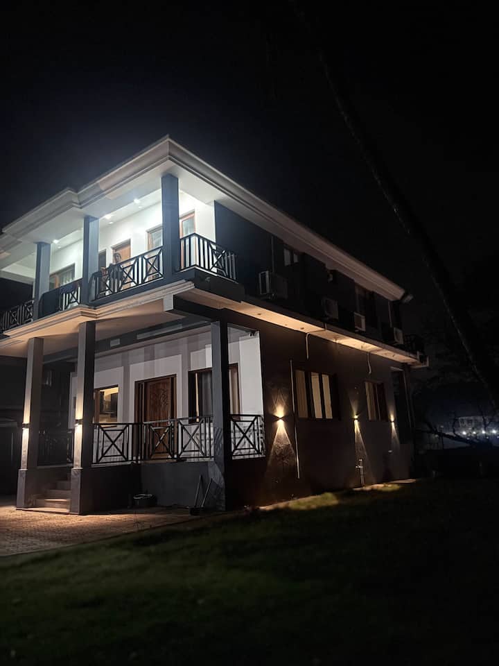 Exterior image 1