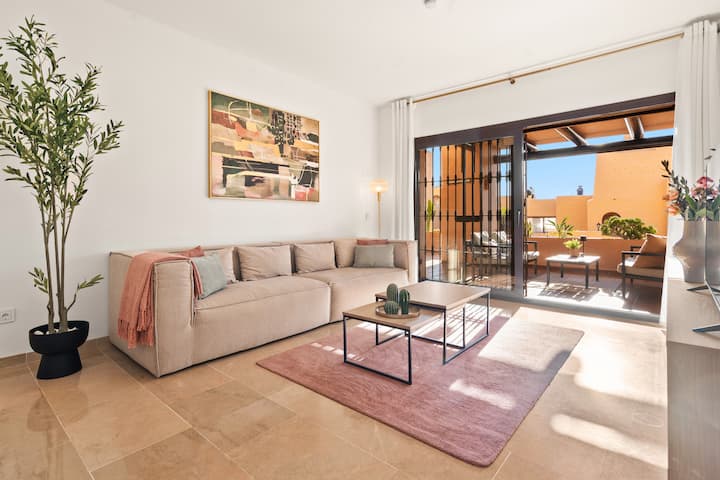 Coastal Apartment W/ Sea View & Balcony - Manilva