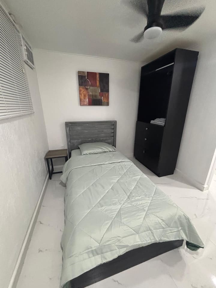 Private Room Near Hard Rock Stadium & Guitar Hotel - Hollywood, FL