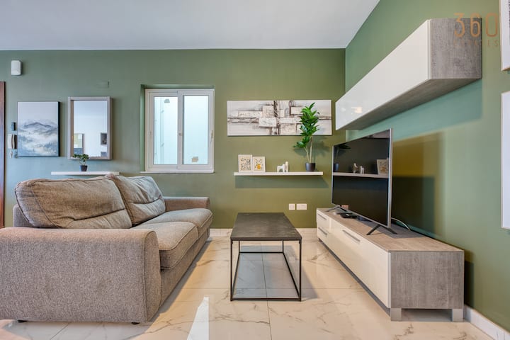 Comfortable Central Swieqi Penthouse | 2 Bedrooms - Pembroke