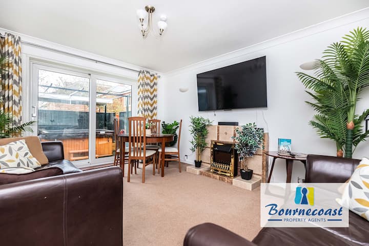 Little Gem By Bournecoast: Bungalow/hot Tub -10694 - Bournemouth