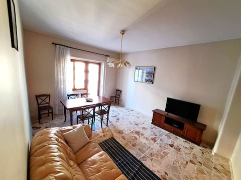 Popular Airbnb listing: "Da Maria" Charming 2 Bedrooms Apartment in Catania
