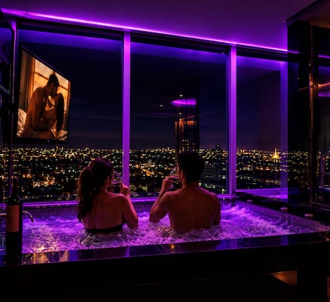 Noir Suite | Private Jacuzzi • Panoramic View