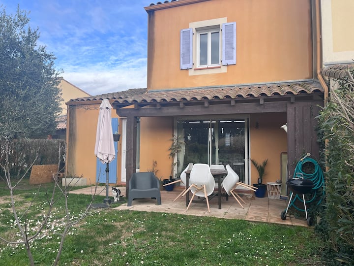 Charmante Maison Dans La Campagne Darles - Arles, France