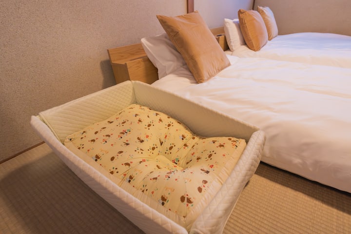 A baby bed is available.