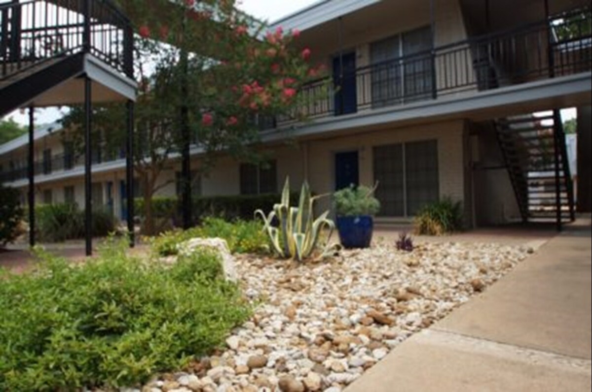 Modern East Austin Escape - Pool - 3Mi to Downtown