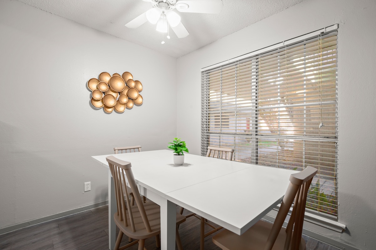 Modern East Austin Escape - Pool - 3Mi to Downtown