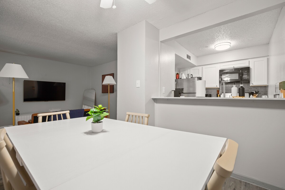 Modern East Austin Escape - Pool - 3Mi to Downtown