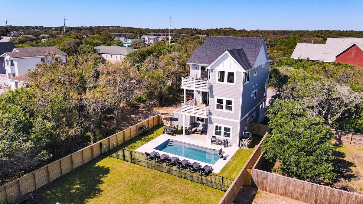 Brand New Home! Private pool & short walk to beach