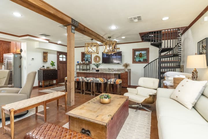 Historic Carriage House | Walk Downtown Mckinney - McKinney, TX