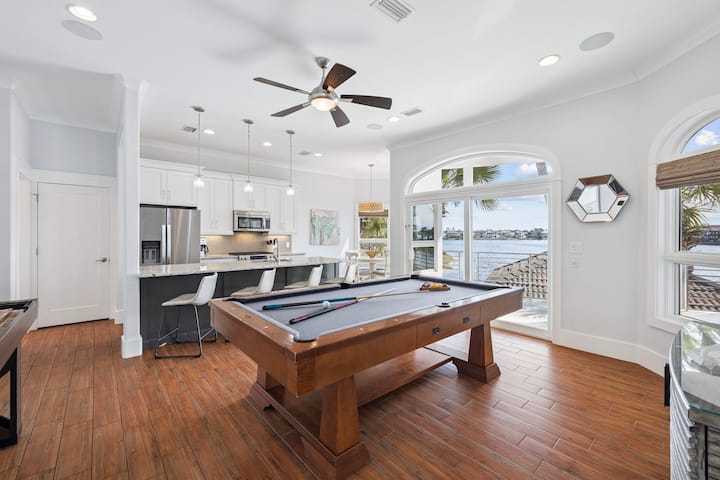 Carriage House With Pool Table And Lake Views - Destin, FL