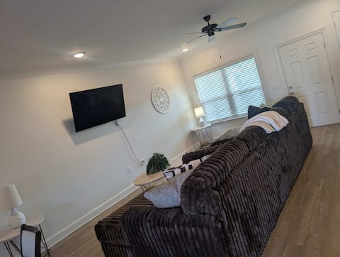 Popular Airbnb listing: Home Away from Home in West Mobile in Mobile