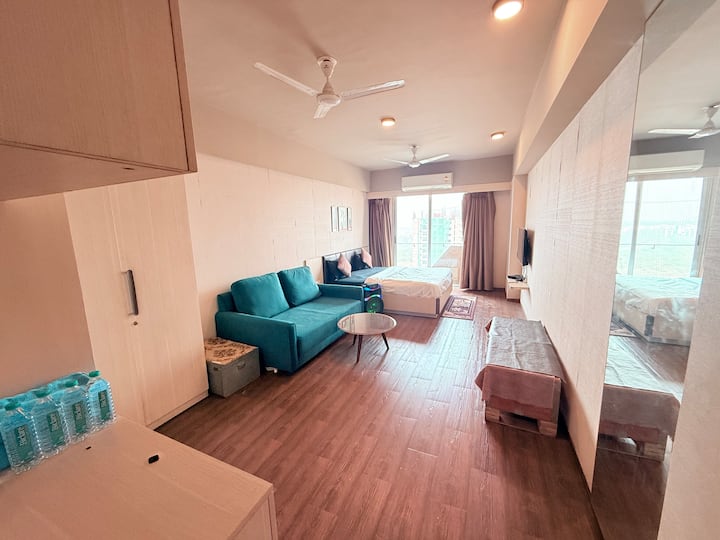 Luxury Weekend Address | Pool, Gym & Resort - Surat