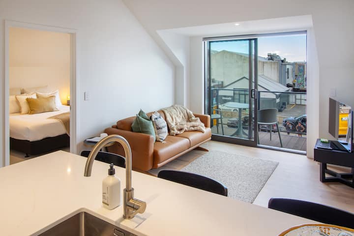 Modern Central City Apartment | King Bed - Christchurch