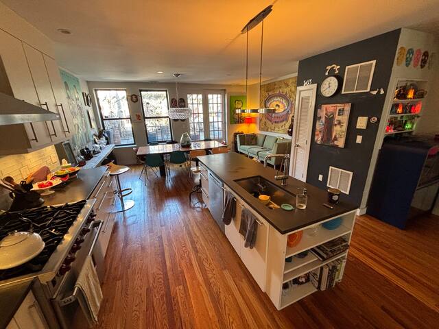 Prime Williamsburg 3 BR with Deck gallery image 5