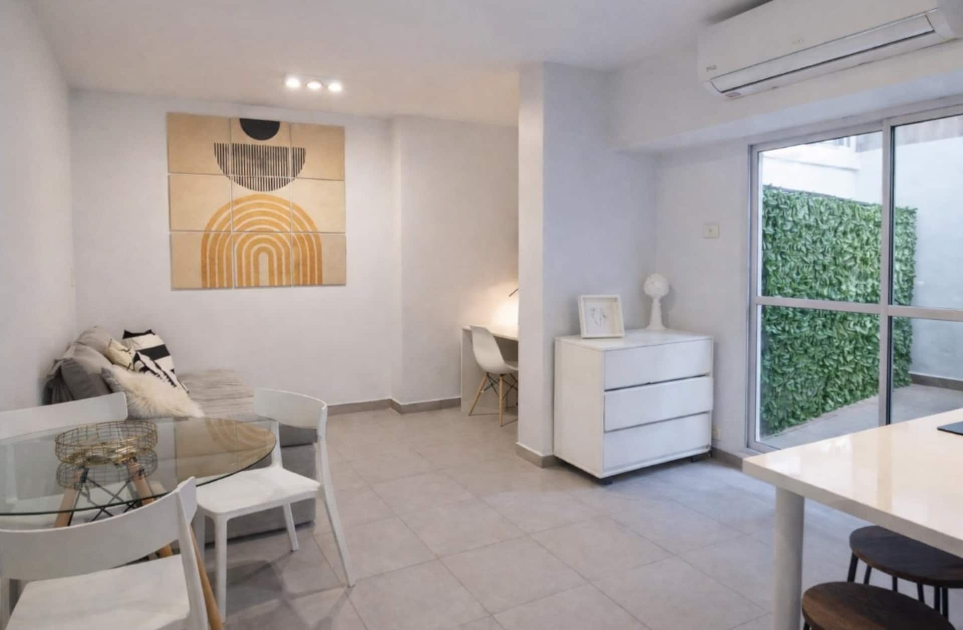 Apartamento de 1 dormitório com pátio privativo em Retiro