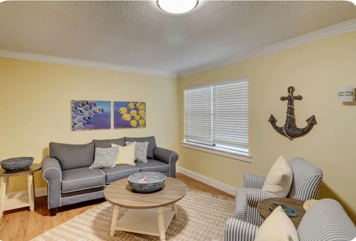 On Island Pool Pet Friendly Free Tennis & Parking - Hilton Head Island