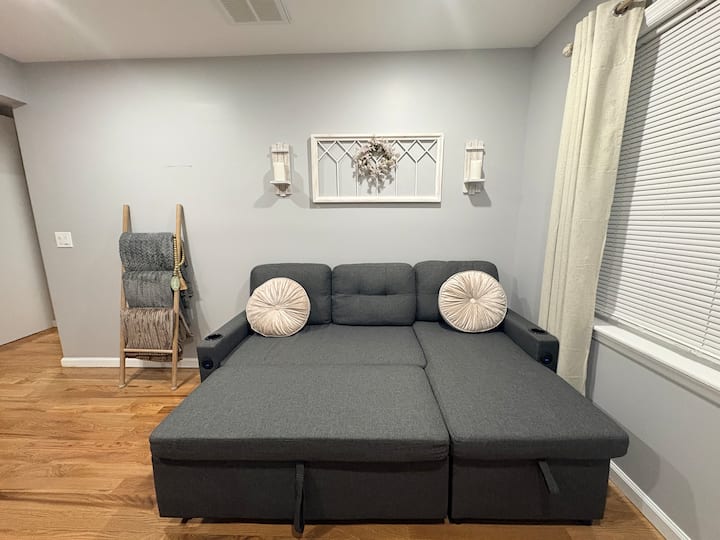 The Cozy Place - SeaQuest Woodbridge, Woodbridge Township