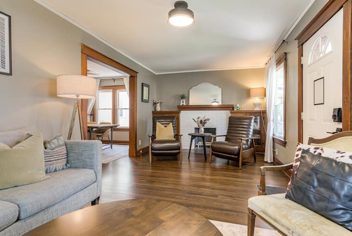 Charming Nkc Bungalow Walkable To Dining & Shops - Gladstone, MO