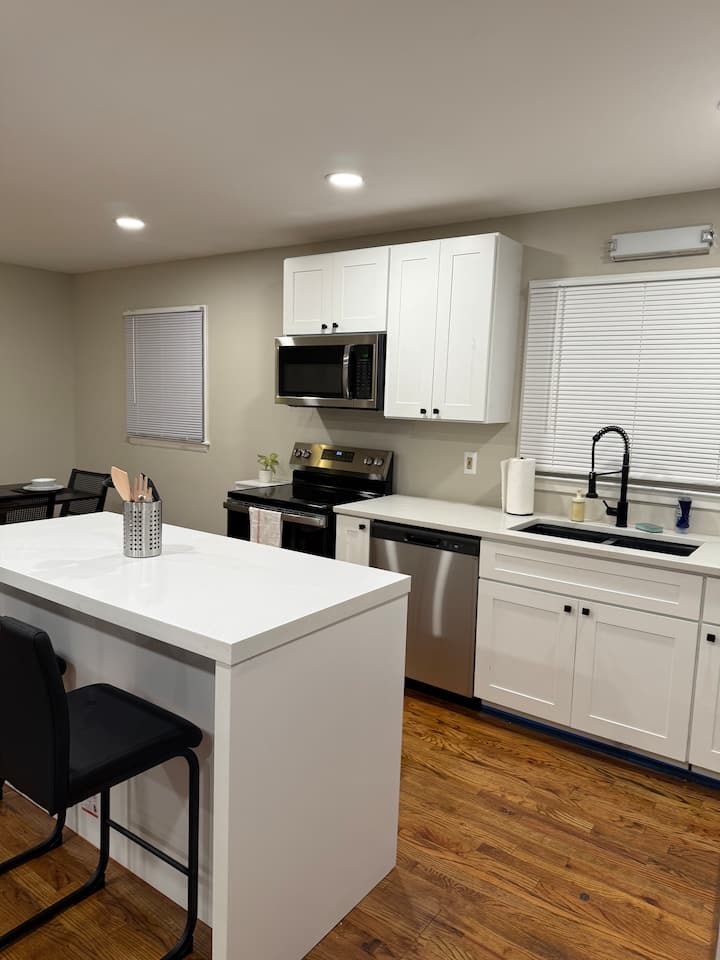 The Cozy Peach- 3br Atlanta Retreat - Atlanta, GA
