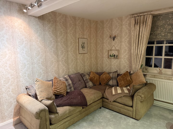 West Cottage, Tadcaster, With Log Burner, Stunning - Wetherby