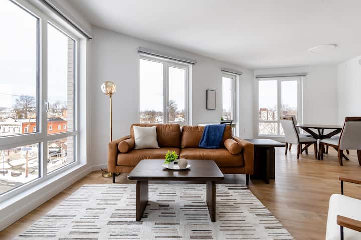 Landing | Modern 2bd, Game Room, Courtyard - New Jersey