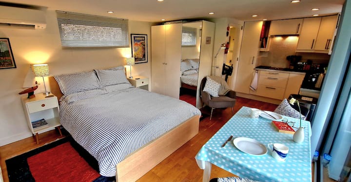 Detached Tucked Away Garden Studio/cabin - Sidmouth