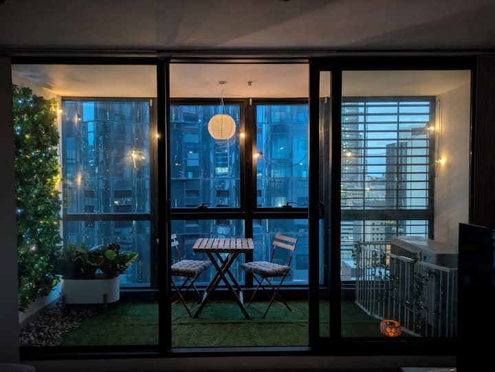 Twilight Escape In Cbd | Pool, Gym & Balcony - Kensington