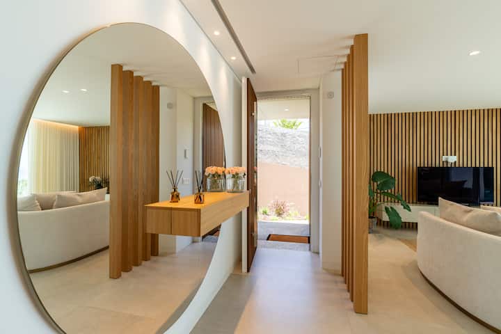 Villa Das Neves,  By Op - Paul do Mar