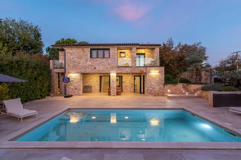 Top Airbnb: Sunset & Sea View Villa Racozzi with heated Pool in Rakovci Racovaz