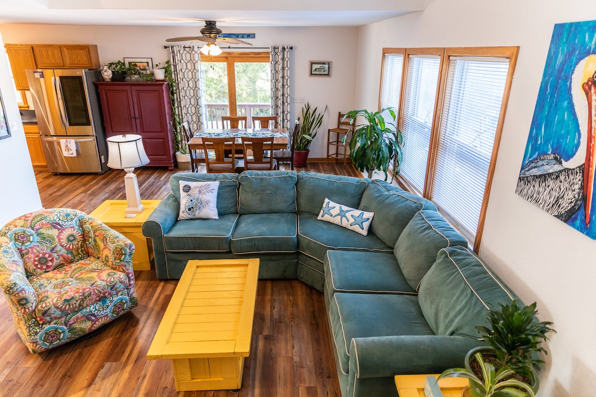 Dog Friendly - Bay access - fenced in yard - King