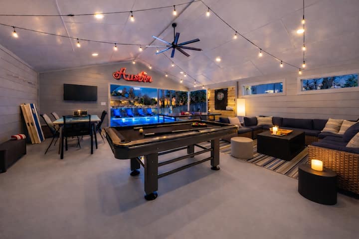 Huge Patio Game Room W/ Pool | 18 Beds | Downtown - Austin, TX